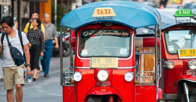 Chiang Mai: Tuk-Tuk Evening Tour With Temples & Street Foods - Exploring Wat Suan Dok
