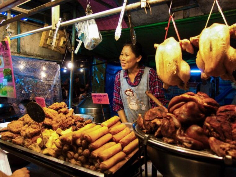 Chiang Mai: Tuk-Tuk Evening Tour With Temples & Street Foods - Sustainable and Responsible Tourism Practices