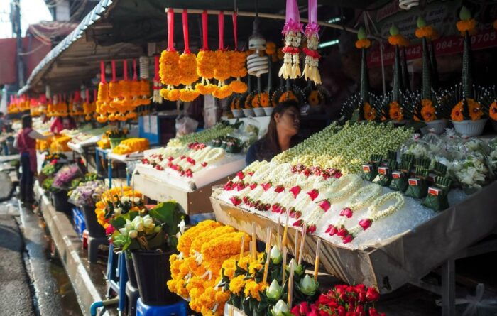 Chiang Mai: Tuk-Tuk Evening Tour With Temples & Street Foods - Customer Reviews and Feedback