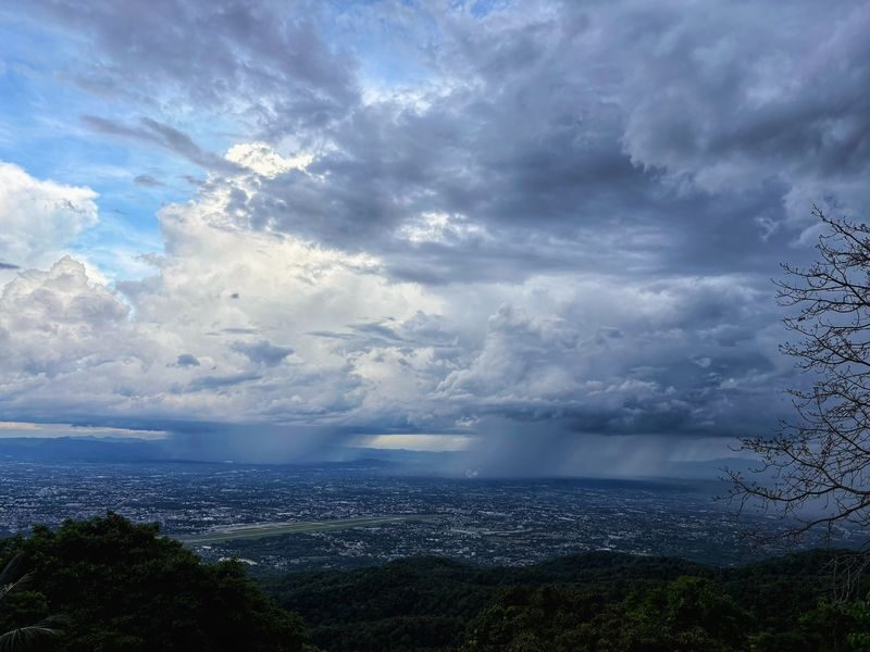 Chiang Mai: Wat Phra That Doi Suthep & Wat Pha Lat Evening Tour - Small practical details make a difference