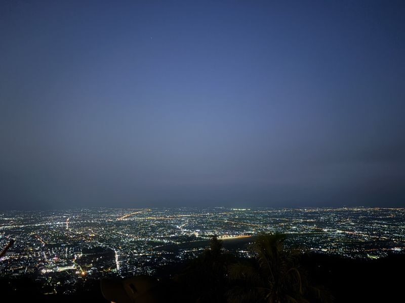 Chiang Mai: Wat Phra That Doi Suthep & Wat Pha Lat Evening Tour - Who should book this temple tour