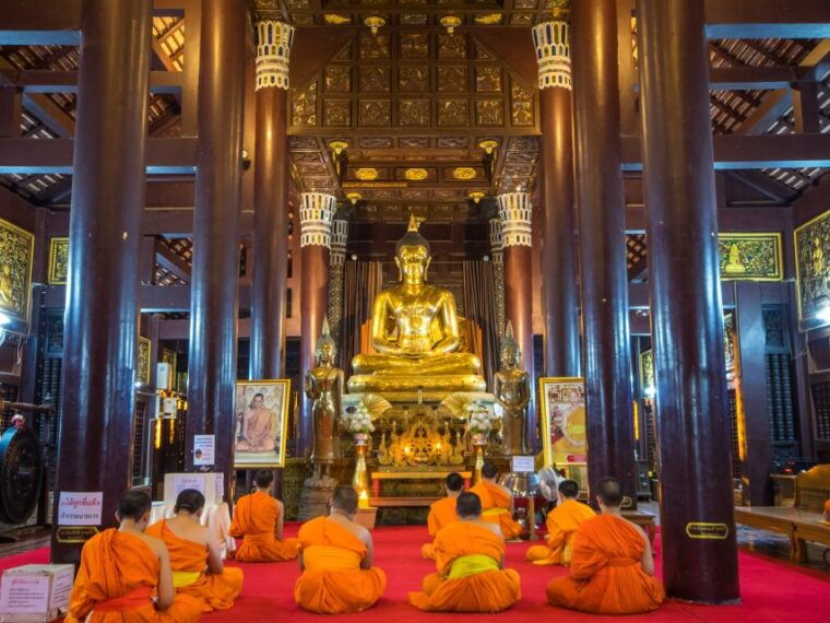 Chiang Mai’s Highlights: Sightseeing Night Bike Tour - Visiting Iconic Temples