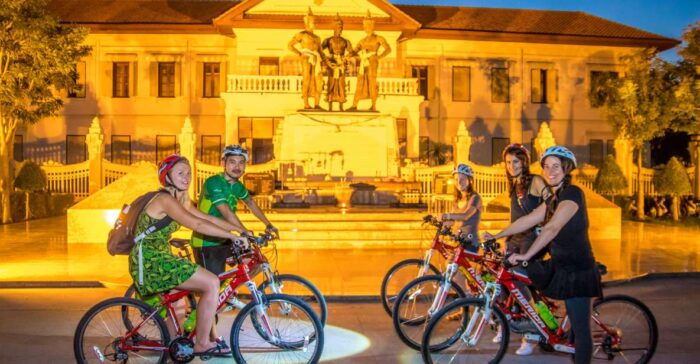 Chiang Mai’s Highlights: Sightseeing Night Bike Tour - Discovering the Three Kings Monument
