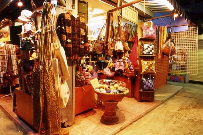 Chiang Rai: Chiang Rai City Tour With Dinner and Show - King Mengrai Monument: Discover the Citys Historical Landmark