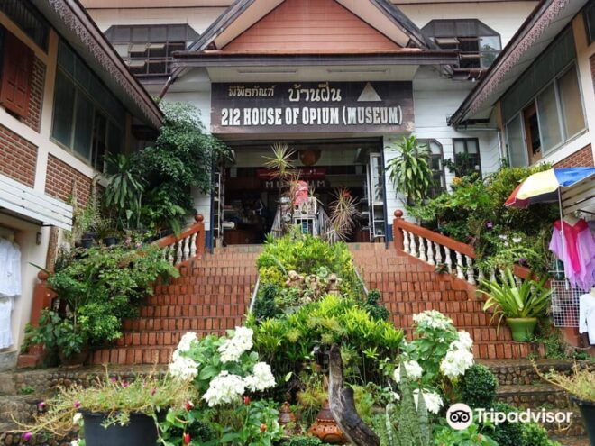 Chiang Rai: Explore Mountains & Border Routes - Private Tour - Local Dining Experience