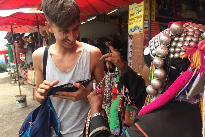 Chiang Rai, Golden Triangle and Long Neck Karen - Exploring the Vibrant Mae Sai Market