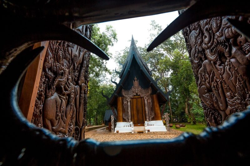 Chiang Rai Golden Triangle Boat Join-in Day Tour from Chiang Mai - A long ride for Chiang Rai’s temple pair