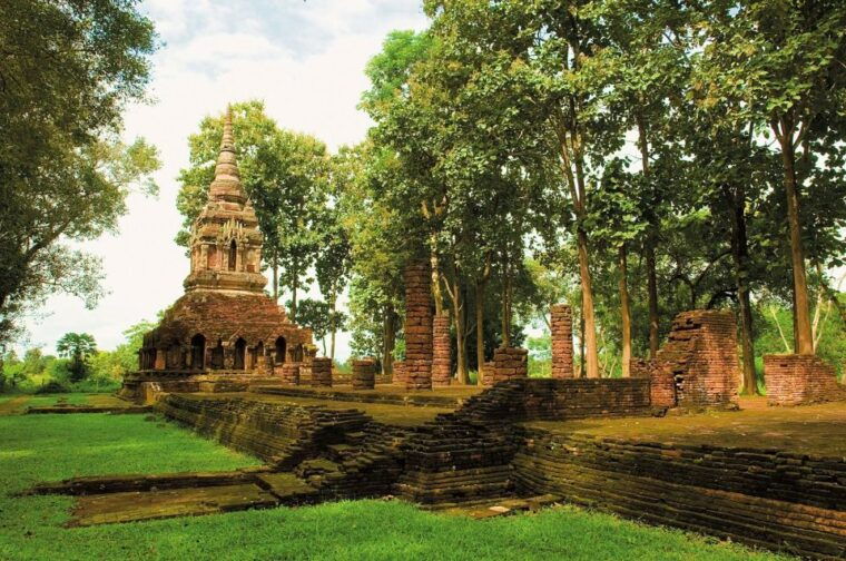 Chiang Rai: Guided Full-Day Highlights Tour With Thai Lunch - Cultural Journey Through the Golden Triangle