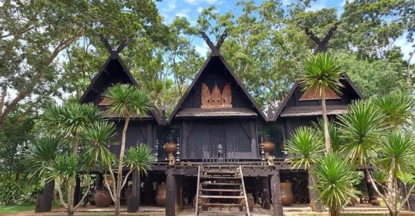 Chiang Rai: Temple Treasures & Popular Sightseeings (Buffet) - Popular Attractions