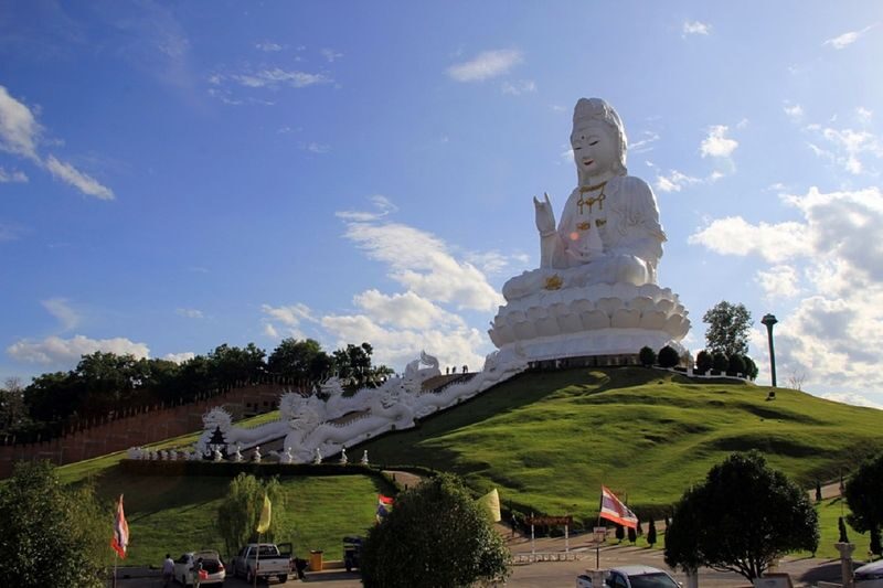 Chiang Rai Temples Tour: White Temple, Blue Temple & Red Temple - The Karen village stop is optional, and worth thinking through