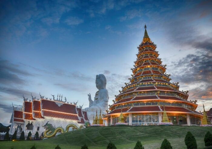 Chiang Rai: White, Blue, Red Temples, Long Neck Tour - Discovering the Red Temple (Wat Huay Pla Kang)