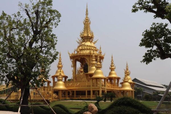 Chiang Rai White & Blue Temple, Black Museum, Lalitta Cafe - Discovering the Black Museum
