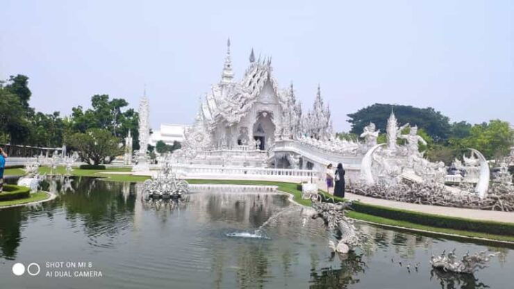 Chiang Rai : White & Blue Temples and Emerald Bhudda Story. - Itinerary of the Tour
