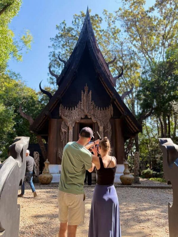 Chiang Rai: White & Blue Temples + Black House Half-Day Tour - Good To Know