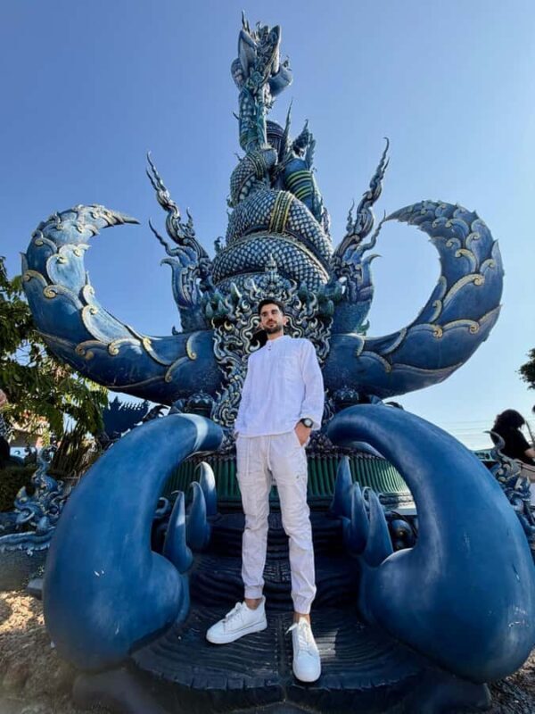Chiang Rai: White & Blue Temples + Black House Half-Day Tour - Authentic Insights from Reviewers