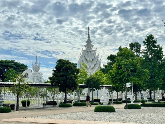 Chiang Rai: Wonderful Temples & 7 Major Sites | Buffet Lunch - Choui Fong Tea Plantation