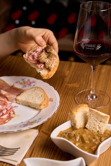 Chianni: wine and oil tasting with lunch or dinner - Discovering Tuscany’s Flavors in Chianni