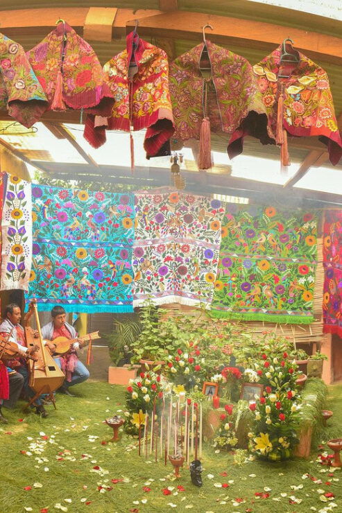Chiapas: San Juan Chamula - Zinacantan - Tzotzil Ethnic Customs