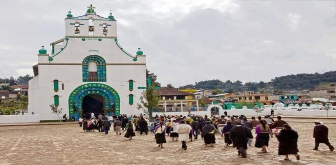 Chiapas: San Juan Chamula - Zinacantan - Zinacanteca Family Tradition