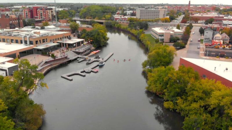 Chicago: 2-Hour Kayak Rental from Bridgeport - An Introduction to the Experience