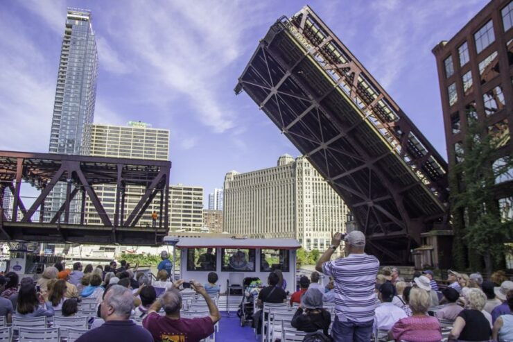 Chicago: 45-Minute Family-Friendly Architecture River Cruise - Experience the Chicago River Cruise