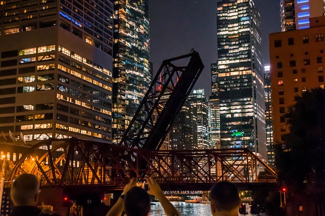 Chicago by Night: 90 Minute River and Lakefront Cruise - Illuminated Waters and Buckingham Fountain