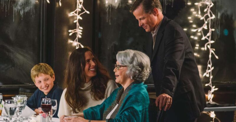 Chicago: Christmas Eve Lake Michigan Gourmet Dinner Cruise - The Experience in Detail  