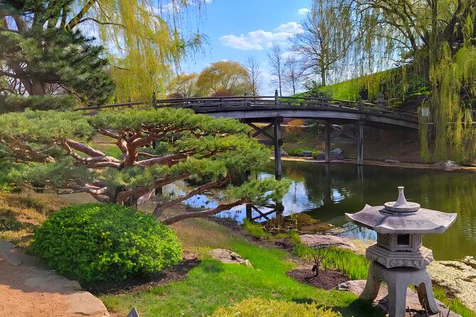 Chicago City's Iconic Sights and Suburb Gems Tour - Frequently Asked Questions