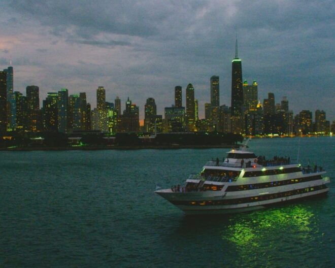 Chicago: Fireworks Buffet Dinner Cruise on Lake Michigan - Full Description