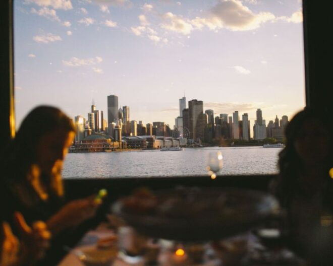 Chicago: Fireworks Buffet Dinner Cruise on Lake Michigan - Entertainment and Music