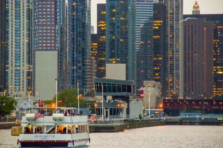 Chicago: Fireworks Cruise With Lake or River Viewing Options - Experience Highlights