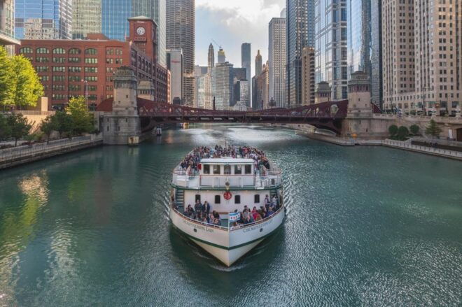 Chicago: First Lady River Cruise & Architecture Center Combo - Educational Opportunities