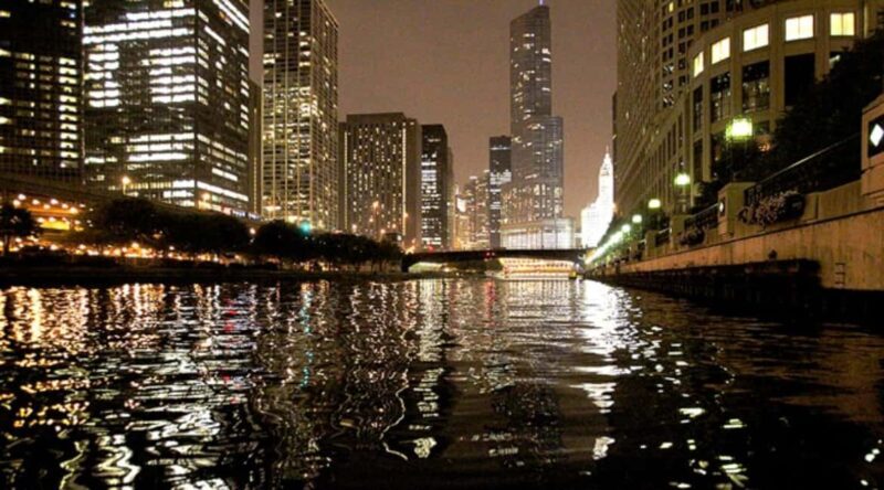 Chicago: Ghosts and Gangsters Night Kayak Tour - Exploring the Experience in Detail