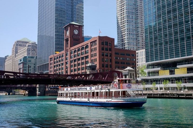 Chicago Millennium Park Full-Day City Highlights Tour - Beyond downtown: corporate sights and the United Center