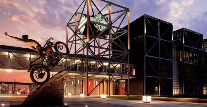 Chicago: Milwaukee Harley-Davidson Museum & Brewery Day Tour - Milwaukee Art Museum Stopover