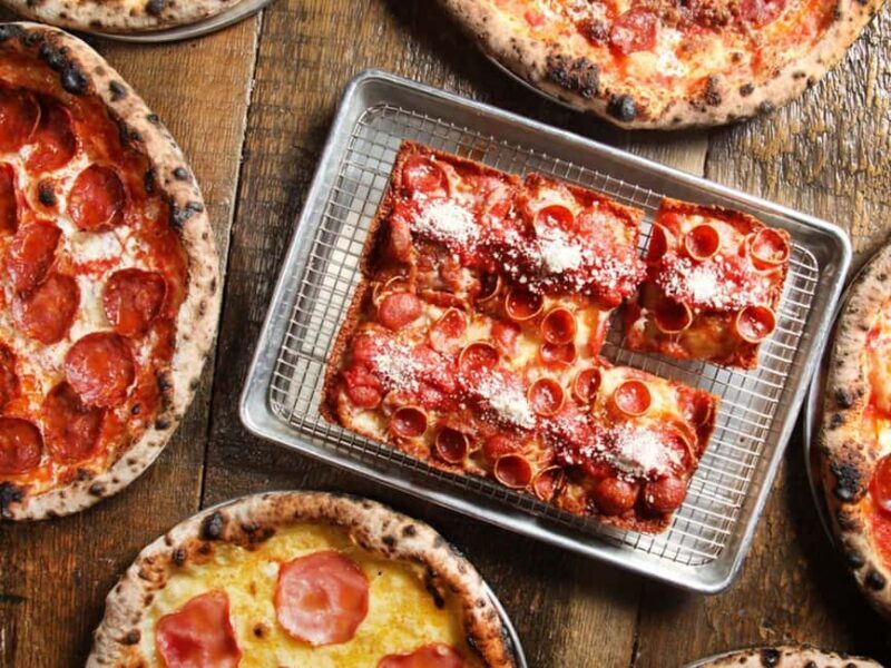 Chicago: Pizza Walking or Bus Tour - What to Expect on the Tours