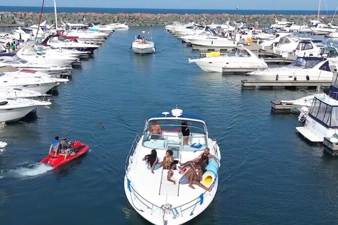 Chicago Private Rental Yacht Charter - Chicago Private Rental Yacht Charter: An Authentic Water Adventure