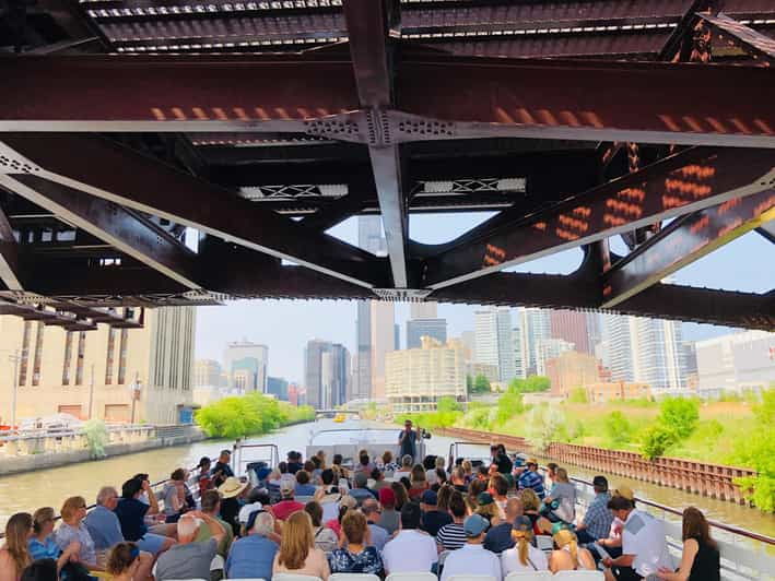 Chicago River: 90-Min Architecture Boat Tour - Boat Amenities