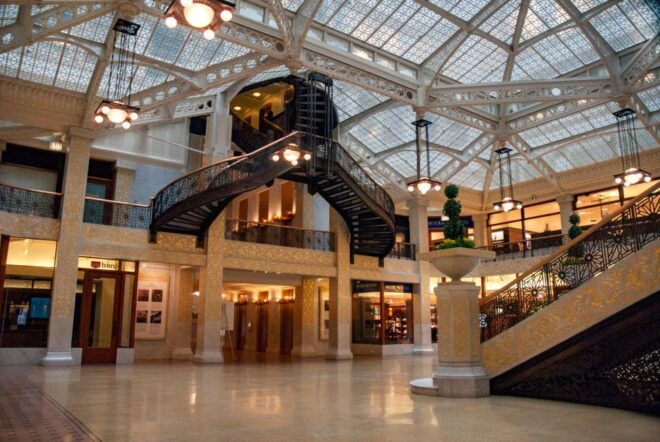 Chicago: Secret Interiors Architecture Walking Tour - Experience Details