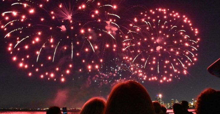 Chicago: Summer Fireworks Cruise With 3D Glasses and Music - Experience Highlights