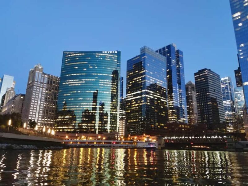 Chicago: Sunset Kayak Tour on the Chicago River - Who Should Consider This Tour?