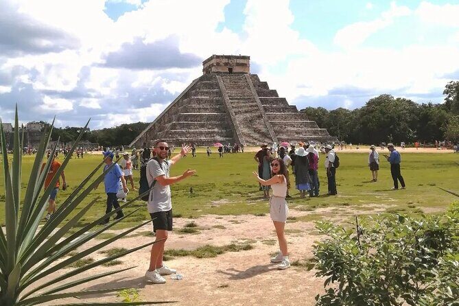 Chichen Itza, and Cenote Tsukán PREMIUM - Discovering the Magic of Chichen Itza
