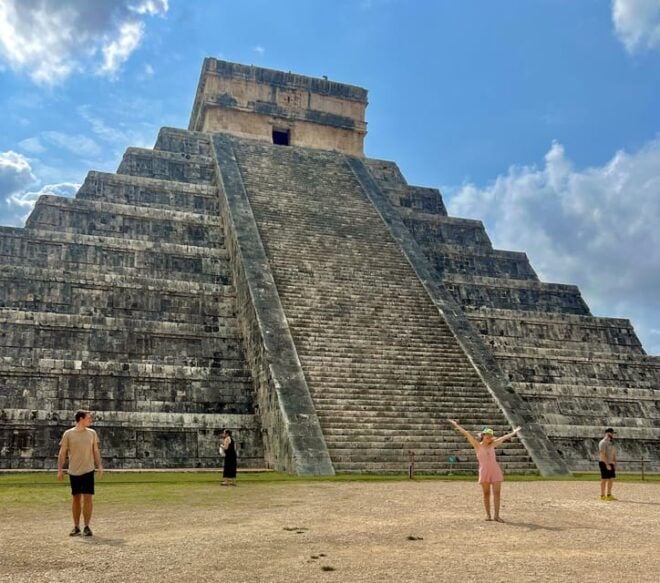 Chichén Itzá: Guided Walking Tour in Archaeological Zone - Meeting the Certified Guide