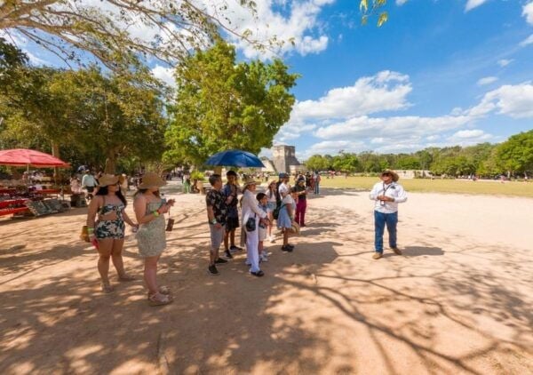 Chichen Itza: Visit the Ruins, Sacred Cenote and Valladolid - Exploring Chichen Itza