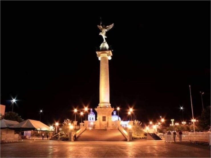 Chihuahua: Chihuahua at Night - Good To Know