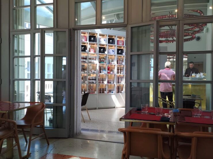 Chill Coffee or Meal Break at Illy Caffè in St.Marks Square - Good To Know