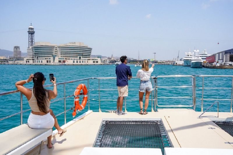 Chill Out Catamaran Experience in Barcelona - Choosing a departure time and arriving ready