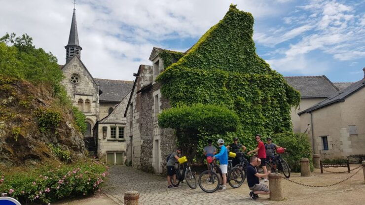 Chinon: Bicycle Tour of Saumur Wineries With Picnic Lunch - Activity Details and Booking Information