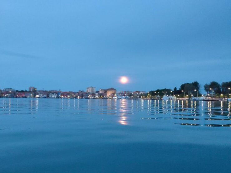 Chioggia: Boat Night Tour and Full Moon Tour - Language Options and Group Size