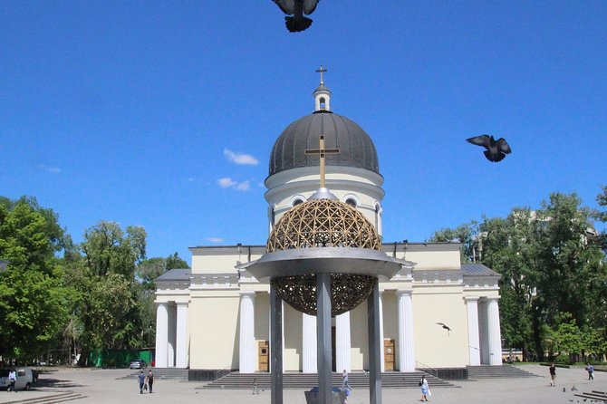 Chisinau Ghost Tour in Cemeteries - Tour Overview